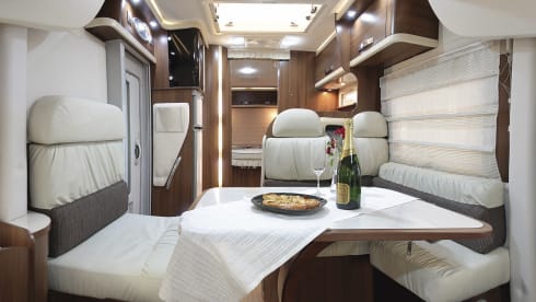 Fully equipped motorhome for a carefree holiday, even in winter!