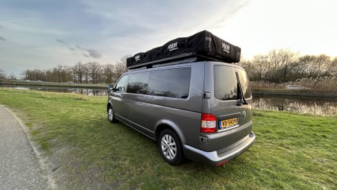 Rooftop party Van  – Happy 4 person Volkswagen party Van.