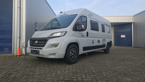The nardo grey lander  – 2p Carado bus from 2019