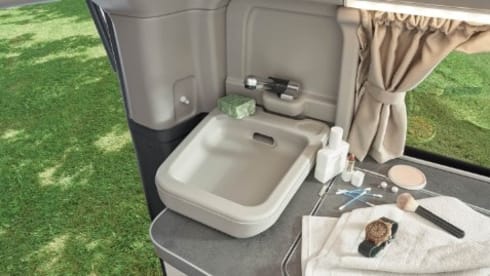 Vantura – Full option Ford Nugget plus Trail campervan 