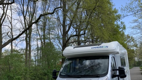 Atmospheric and complete Chausson motorhome for your journey with complete freedom