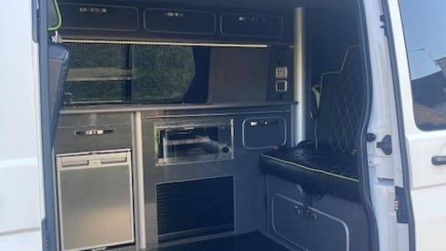 The Green Machine – Volkswagen T5 - Sleeps 4, fab fun!