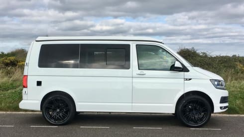 Loulabelle  – 4 berth Volkswagen campervan from 2017
