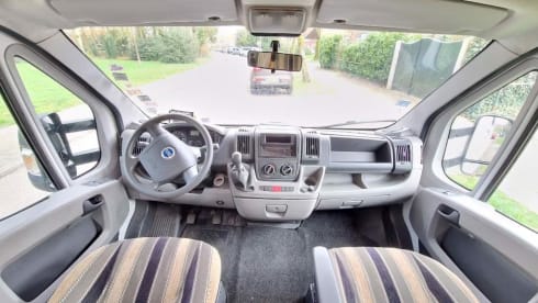 Camper accogliente e robusto, perfetto per le giovani famiglie