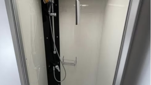 ⭐️⭐️⭐️ 2 person semi-integrated camper queen bed ⭐️⭐️⭐️ 