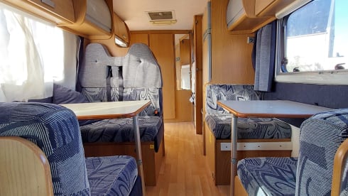 Ruime Ford transit alkoof 6p uit 2006 met stapelbed