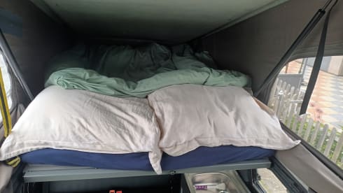 4p Volkswagen campervan with lifting roof tent