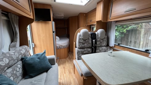 Nice 4p Fiat semi-integrated from 2011 with accessories and air conditioning