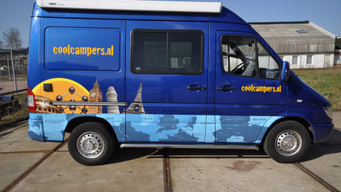 Type 6 – Nice hip bus camper with fixed bed
