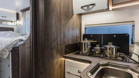 Brand new super equipped Benimar Cocoon 463 automatic