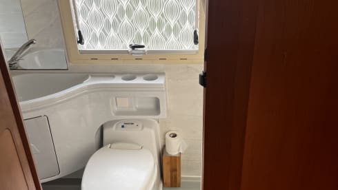 Vondel – Cozy 5-person family camper Fiat Ducato 2000