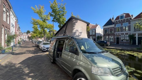 Camper Volkswagen per 4 persone, modello 2026.