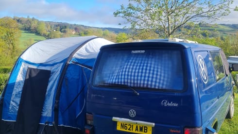 Valerie – 3 berth Volkswagen campervan from 1995