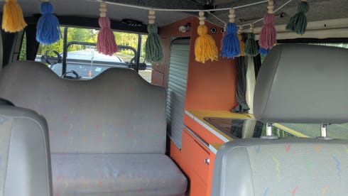 Bennie – 2-seater Volkswagen campervan from 2012