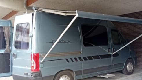 2p Fiat bus uit 2006