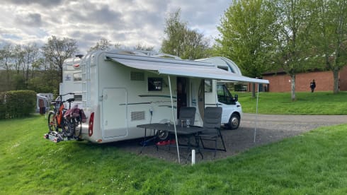 Doe een aanvraag!  – This camper (including rental account) is for sale! 