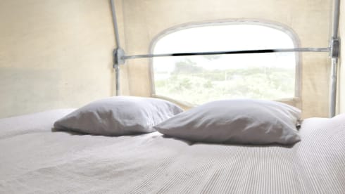 Cherry – Volkswagen Westfalia T3 Combi