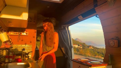 Feel at home in this DIY camper and go on a journey of discovery!