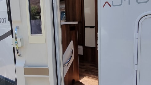 The Family One  – Spacious 6 berth automatic 2018 Roller Team motorhome