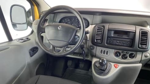PeiPei – 3/4 seater Renault Trafic from 2003