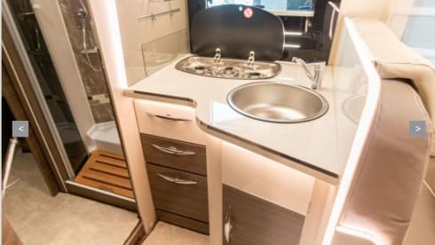 Horvathshouseonwheels – LUXURY Family Motorhome with 5 full sleeping places!
