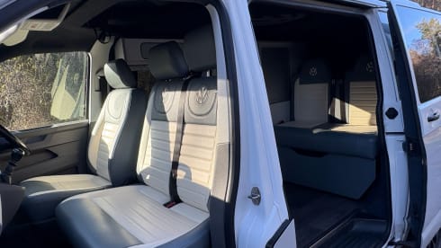 Hamish – Insurance covered! 4 berth Volkswagen campervan from 2020