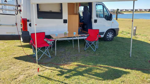 Vip camper loopt lekker met alles er op en aan makkelijk pakeren met een lengte van 5.40  – 2p Peugeot campervan from 2002
