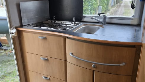 Boffertje On Wheels – Hymer B584 met hefbed, niet de mooiste, wel GOED!