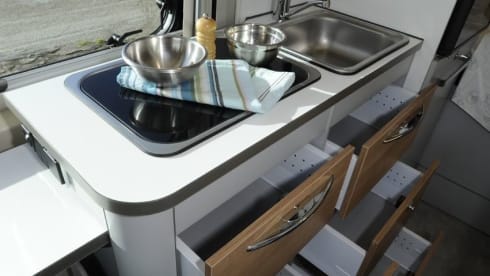 Vrijheid op wielen – Fully equipped camper with solar panel