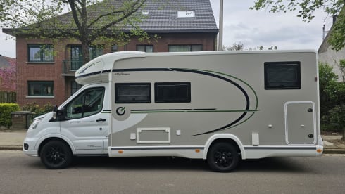 Kampergeluk – Beleef jouw uniek avontuur met onze 4-persoons automaat camper