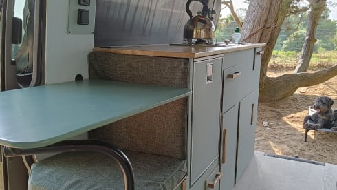 VW Bussy – Volkwagen T5 with outdoor kitchen