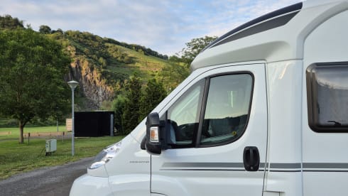 Nice compact 2 person camper with single beds.