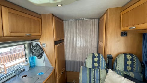 Camper verhuur Deurne – Complete hymer camper with inventory for rent 4p air conditioning