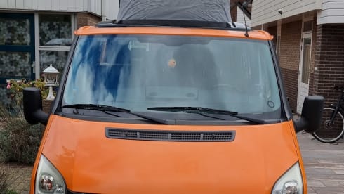 4p Ford campervan uit 2009