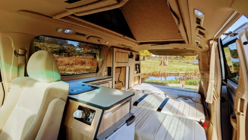 Vamos – Luxury Campervan and Nomad Office