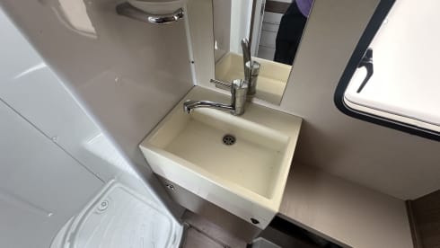 Large 6 berth modern motorhome