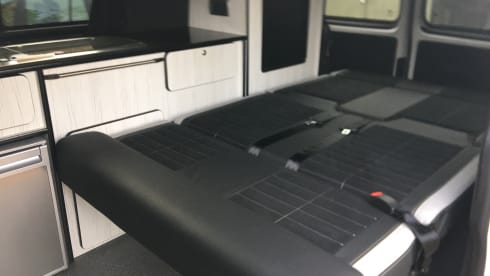 Maud – Volkswagen Wohnmobil mit 4 Schlafplätzen aus dem Jahr 2012