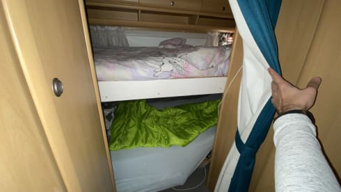 Lovely and practical Dethleffs camper for 2 to 5 people. 