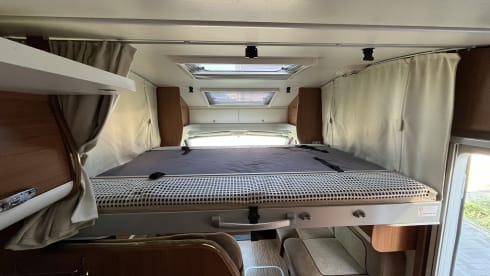 Spacious 4-5 person camper, Fiat Ducato- Adria Matrix 