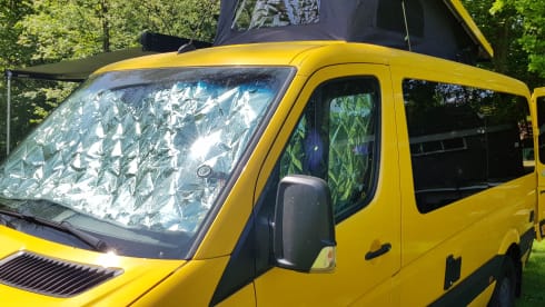 Tall people bus, our Yello Submarine