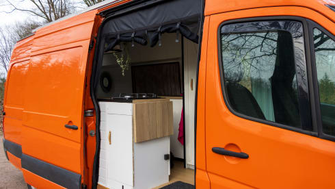 Very Spacious Luxury Off-Grid Camper – Freedom, Comfort & Adventure on Wheels!