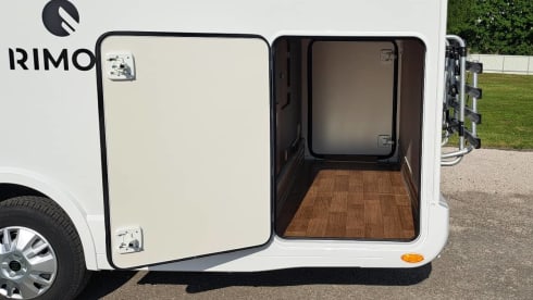 King VII – Brand new Rimor camper for 5