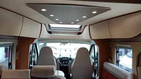 zwerver – Complete luxury two-person motorhome rentals