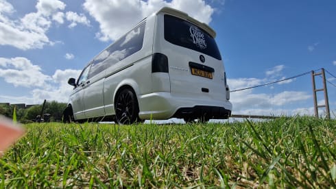 The Poacher – VOLKSWAGON T5 LWB
