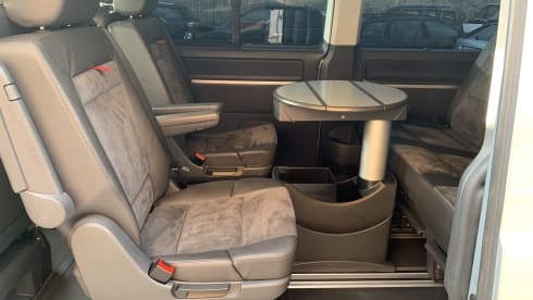 VW MULTIVAN 7 POSTI con LETTO e RISCALDAMENTO AUTONOMO 