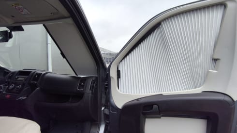 2p Pössl for 2 luxury bus camper e-bike carrier