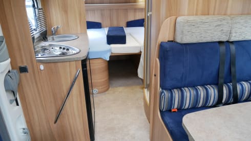 Chausson Flash 16, 4-person, longitudinal beds, pull-down bed!!
