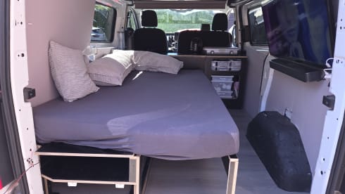 Camper incognito  – 2p Ford bus from 2018