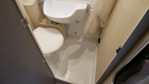 Chausson4, 4 sleeping- 4 seats, Bunk bed!