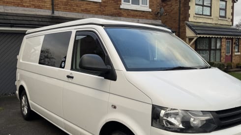 Luna – 4 berth Volkswagen campervan from 2013